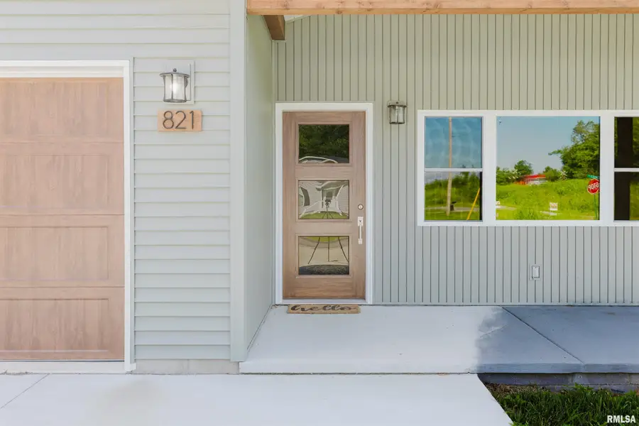 821 N 27th Street, Herrin, IL 62948 - #3