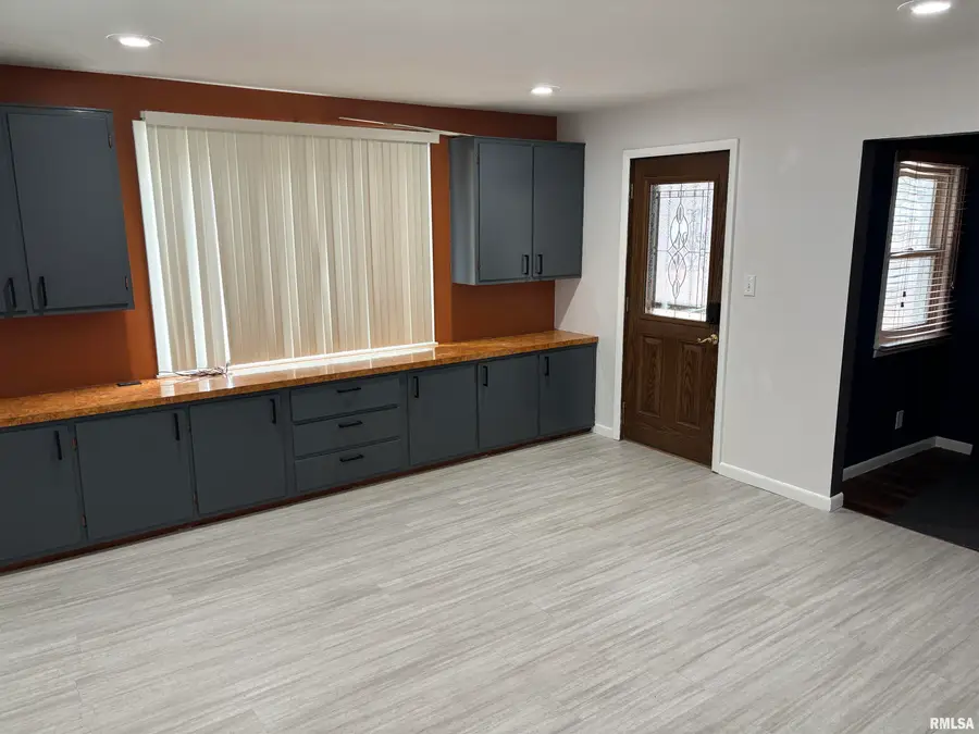 302 E Murray Street, Macomb, IL 61455 - #3