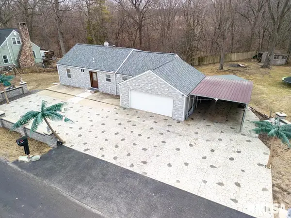 2708 Bloomington Road, East Peoria, IL 61611