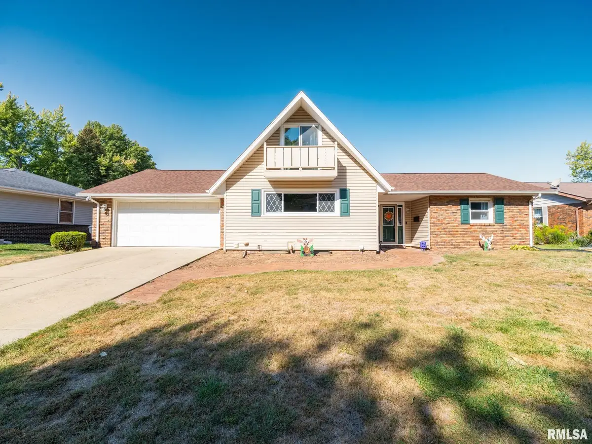 1833 Highwood Avenue, Pekin, IL 61554 - #1