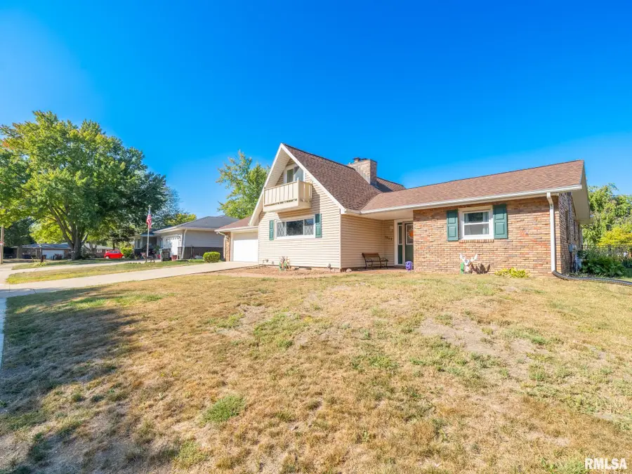 1833 Highwood Avenue, Pekin, IL 61554 - #3