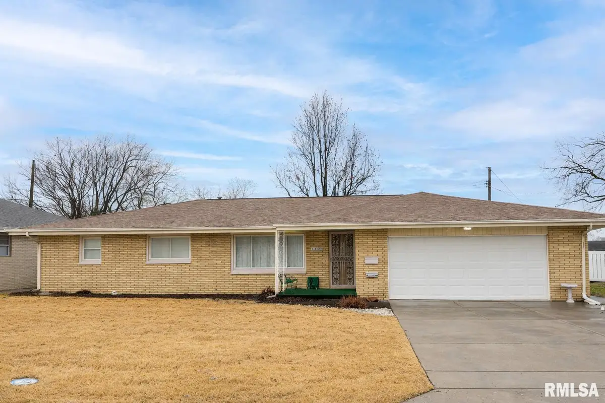 1103 S 7th Street, Pekin, IL 61554 - #1