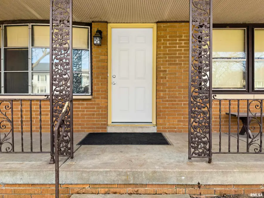 2408 W Moss Avenue, West Peoria, IL 61604 - #3