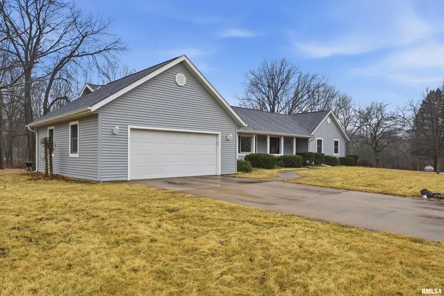 6 Woodhaven Court, Metamora, IL 61548 - #2