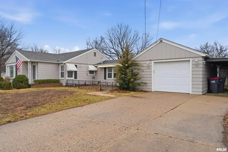 1202 Amanda Street, Pekin, IL 61554 - #2