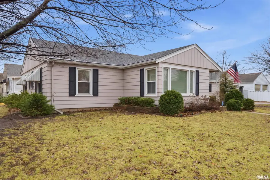 1202 Amanda Street, Pekin, IL 61554 - #3