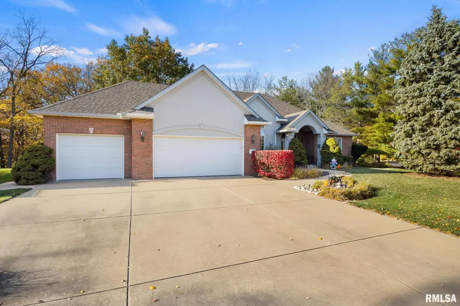 5401 W Stonebridge Court, Peoria, IL 61615 - #3