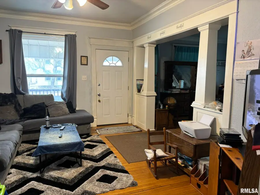 506 E Elm Street, Canton, IL 61520 - #3