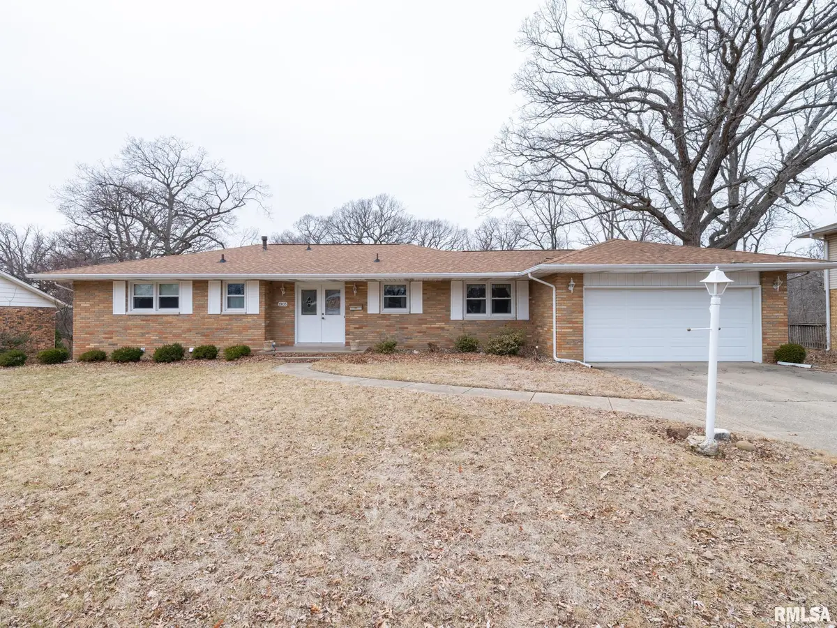 1903 Saint Clair Drive, Pekin, IL 61554 - #1