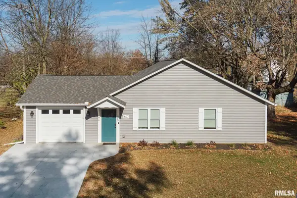 607 E 2nd Street, Delavan, IL 61734