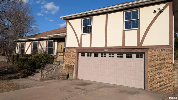 2115 Sunset Drive, Pekin, IL 61554