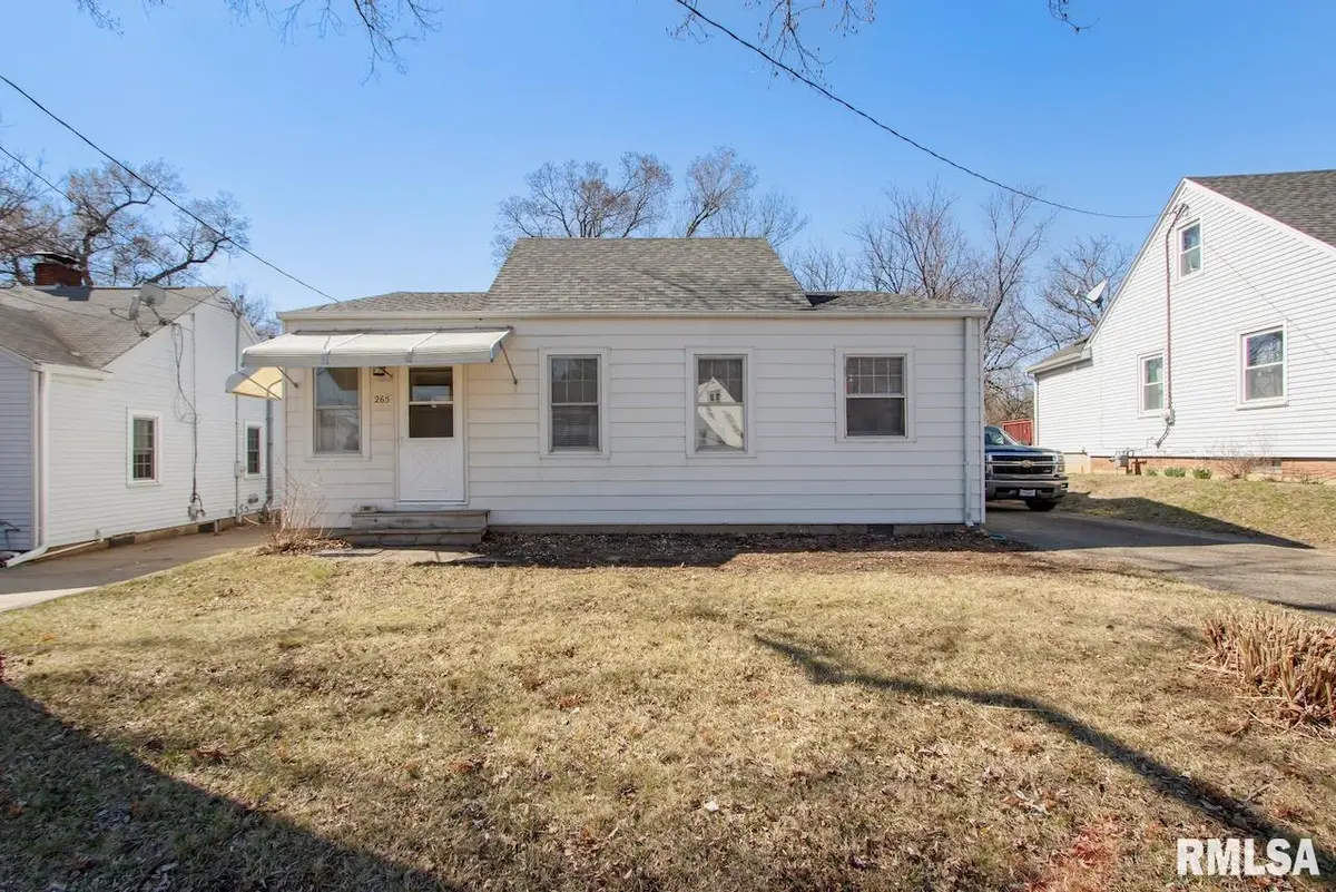 265 S Thorncrest Avenue, Creve Coeur, IL 61610 - #1