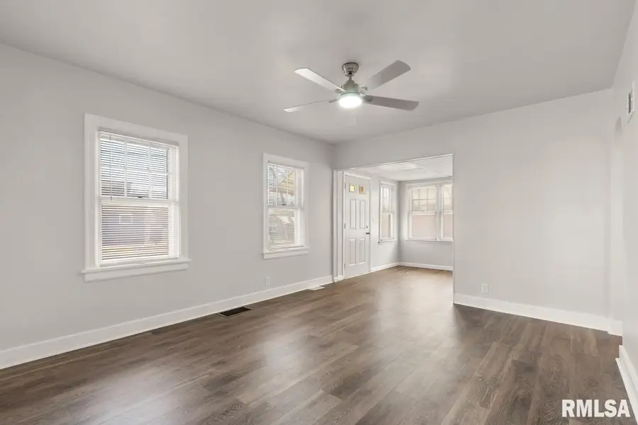 265 S Thorncrest Avenue, Creve Coeur, IL 61610 - #3