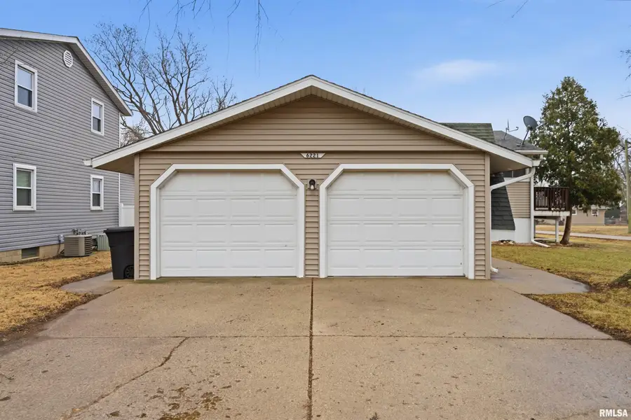 6221 E Glendale Avenue, Chillicothe, IL 61523 - #3