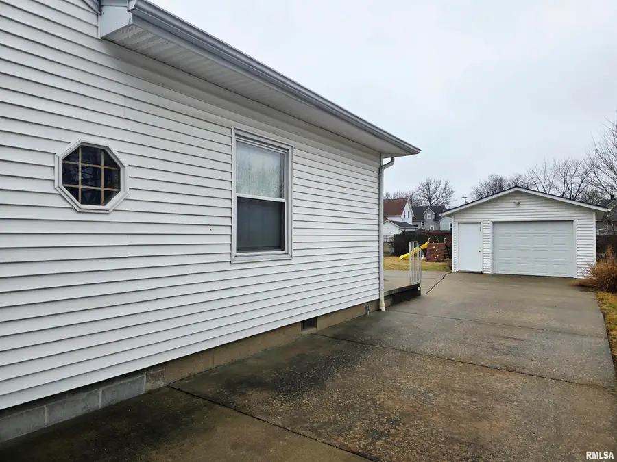 34 8th Avenue, Canton, IL 61520 - #3