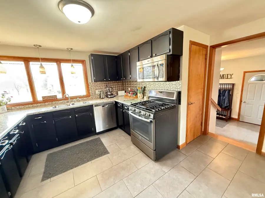 102 S Sunrise Street, Roanoke, IL 61561 - #3