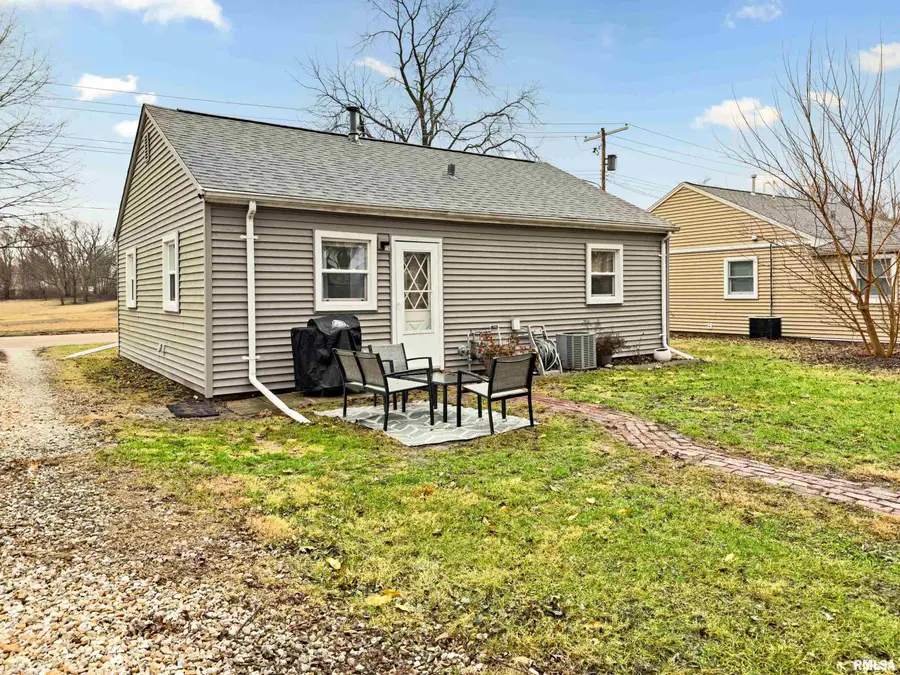 660 N 9th Avenue, Canton, IL 61520 - #2