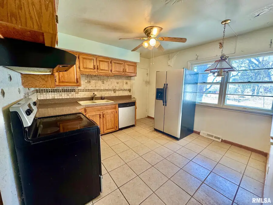 4927 N Isabell Avenue, Peoria, IL 61614 - #2