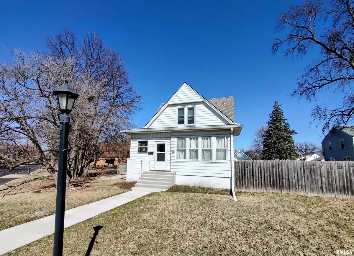 927 W Loucks Avenue, Peoria, IL 61604 - #1