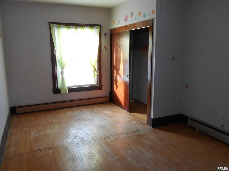 204 Maple Street, Augusta, IL 62311 - #3