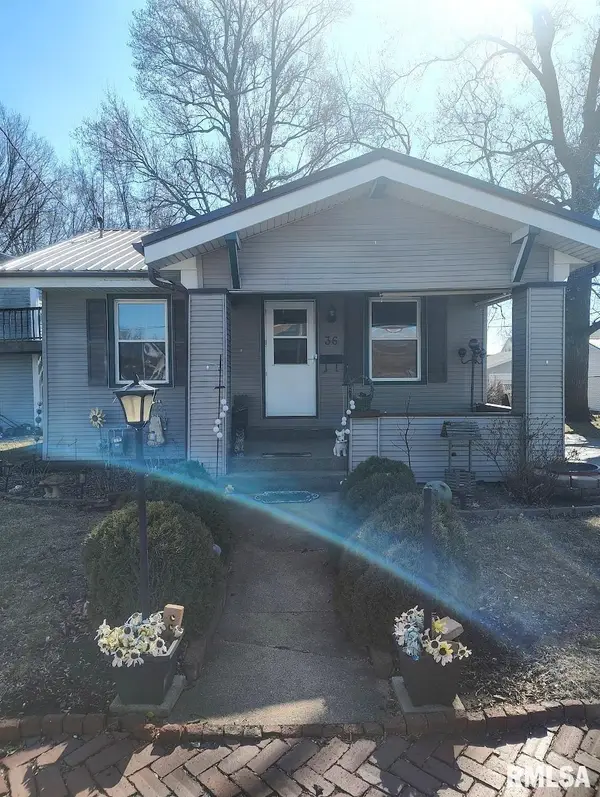 36 E Olive Street, Canton, IL 61520