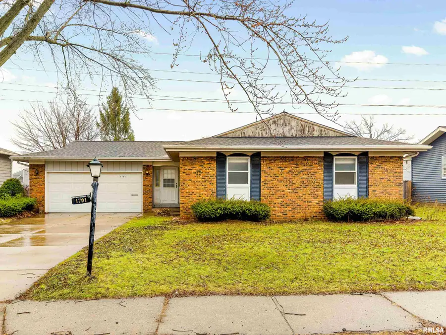 1701 W Thames Drive, Peoria, IL 61614 - #2