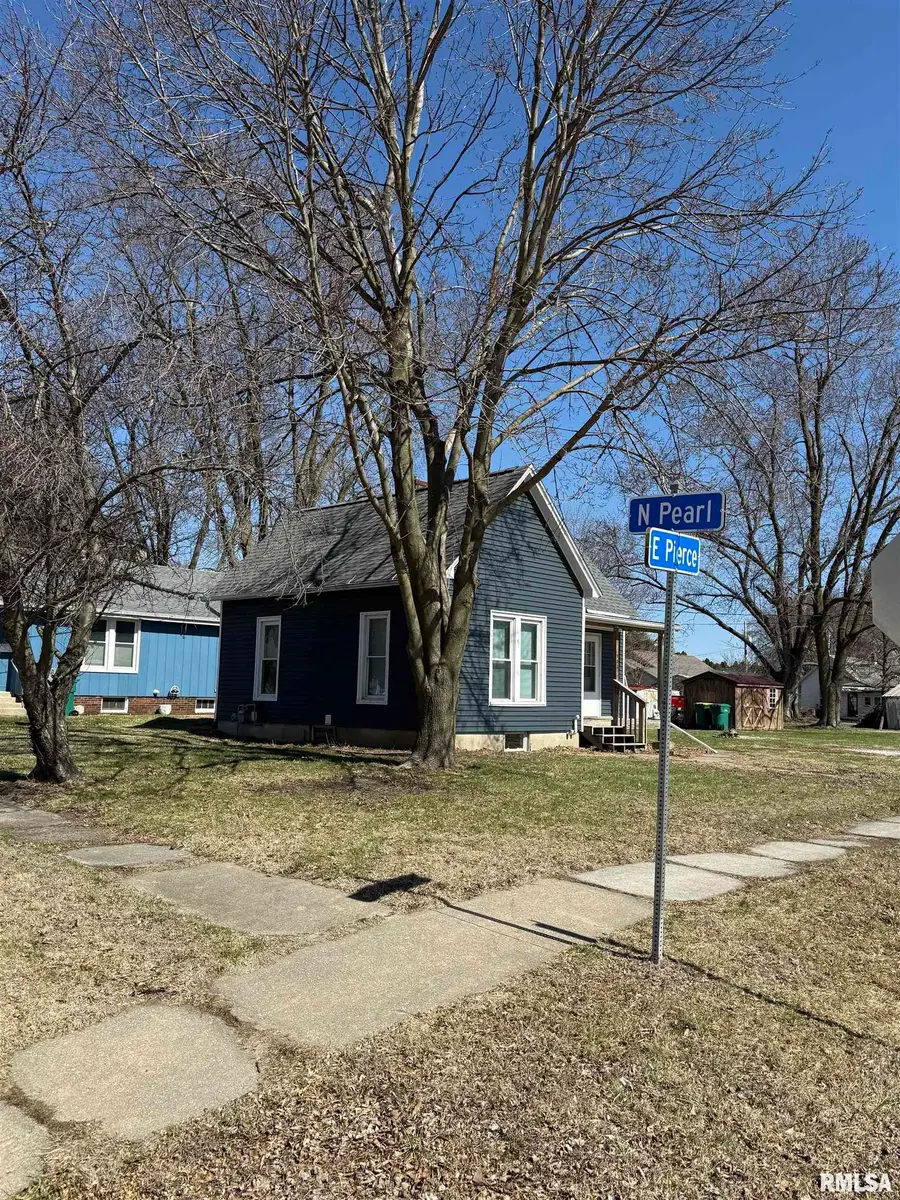 902 E Pierce Street, Macomb, IL 61455 - #2