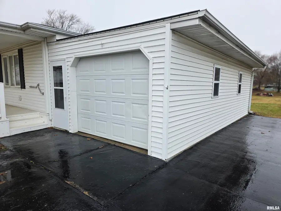 1951 E Walnut Street, Canton, IL 61520 - #2