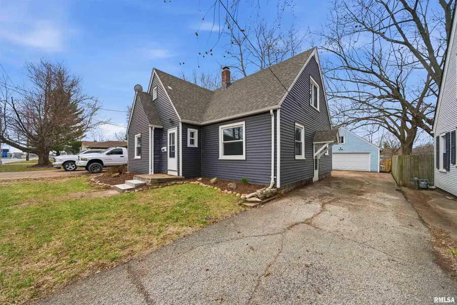 2420 Court Street, Pekin, IL 61554 - #2