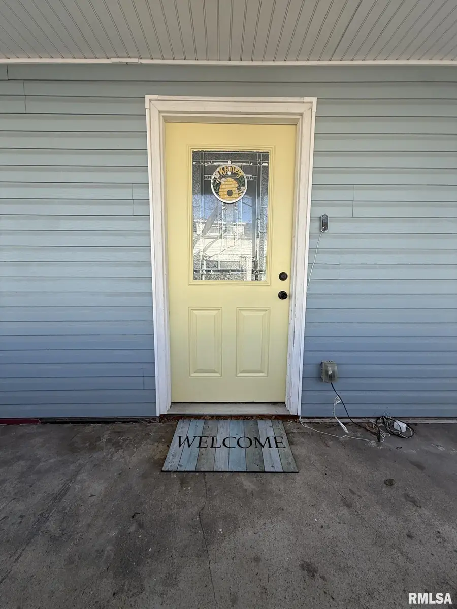 526 Catherine Street, Pekin, IL 61554 - #3