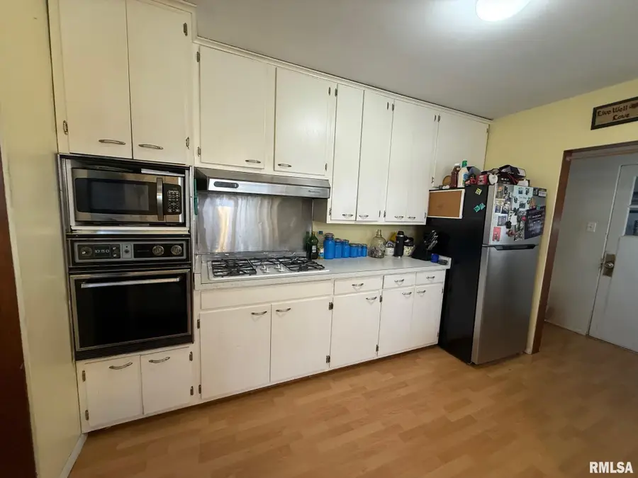 710 W Maple Street, Herrin, IL 62948 - #3