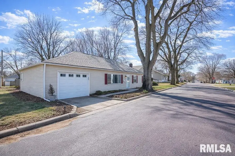 1408 Charlotte Street, Pekin, IL 61554 - #3