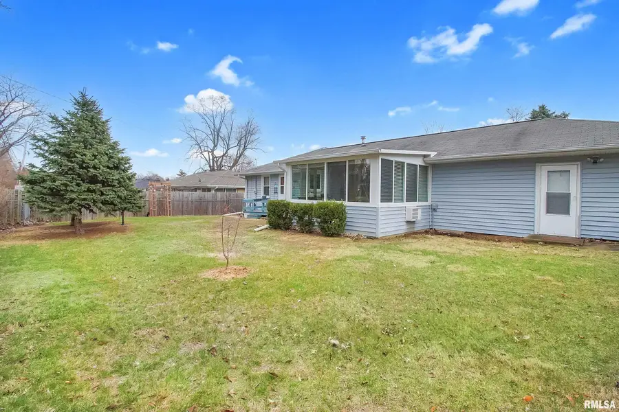 1419 W Sunnyview Drive, Peoria, IL 61614 - #2