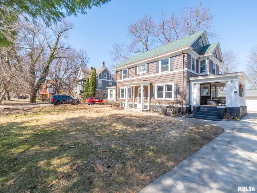 1401 W Parkside Drive, Peoria, IL 61606 - #3