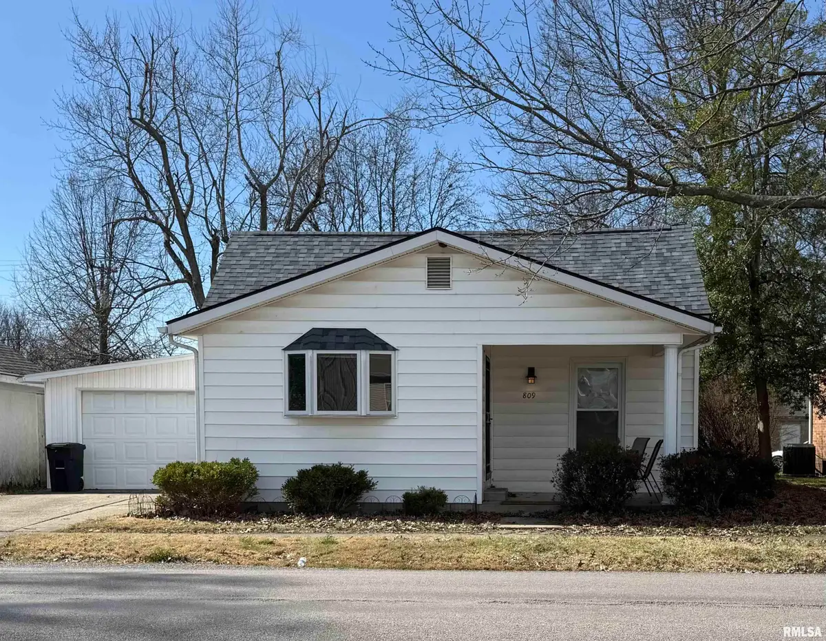 809 S 16th Street, Herrin, IL 62948 - #1