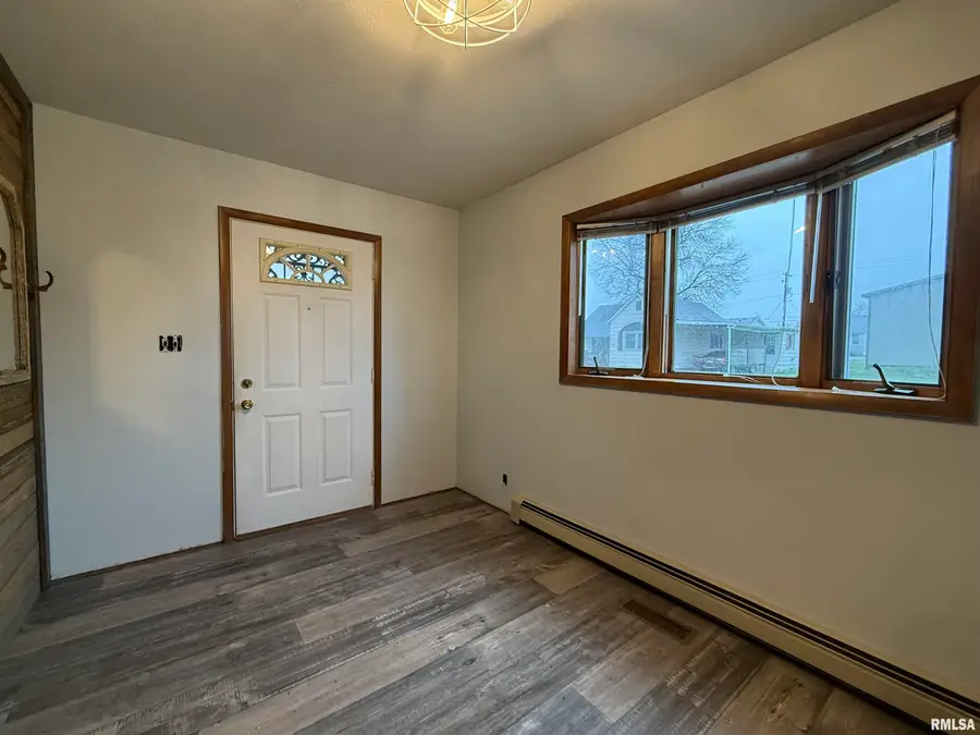 809 S 16th Street, Herrin, IL 62948 - #3