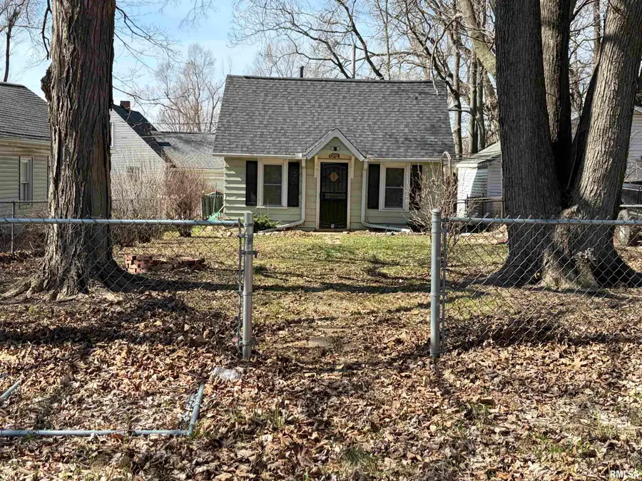 621 S Stewart Street, Creve Coeur, IL 61610 - #2