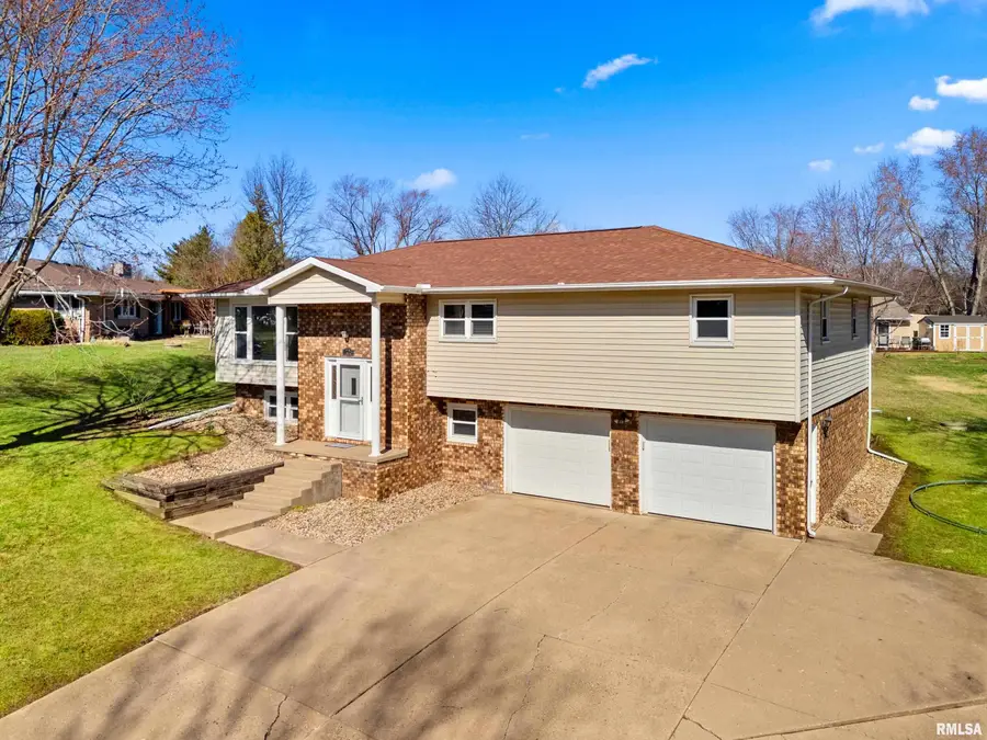 203 Country Club Drive, Pekin, IL 61554 - #2