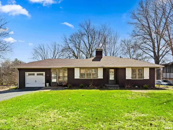 330 N Sycamore Terrace, Canton, IL 61520