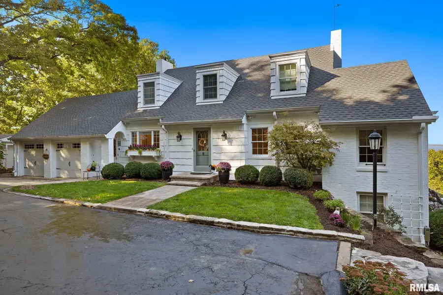 4704 N Grandview Drive, Peoria Heights, IL 61616 - #2