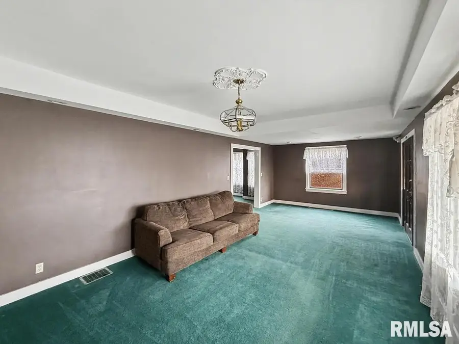 113 Mccann Street, Benton, IL 62812 - #3