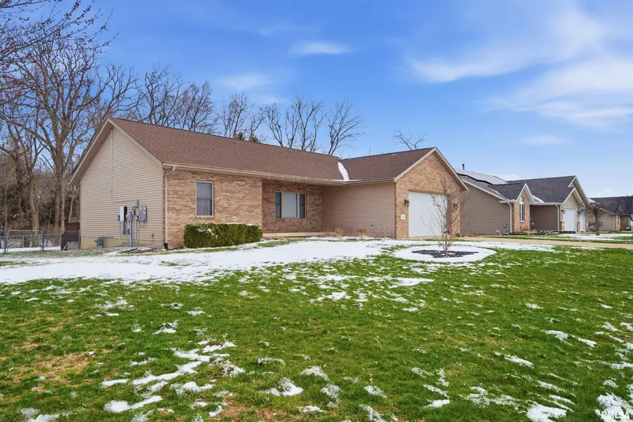 302 Cottonwood Circle, East Peoria, IL 61611 - #2