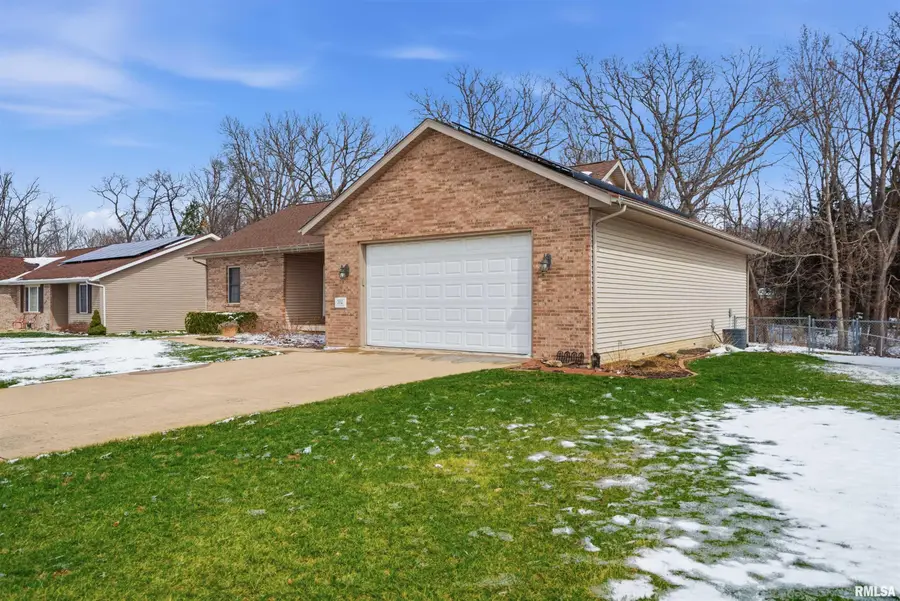 302 Cottonwood Circle, East Peoria, IL 61611 - #3