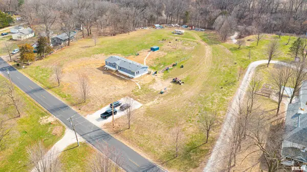 2606 Bloomington Road, East Peoria, IL 61611