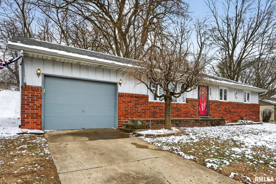 1206 Timber Lane, Pekin, IL 61554 - #2