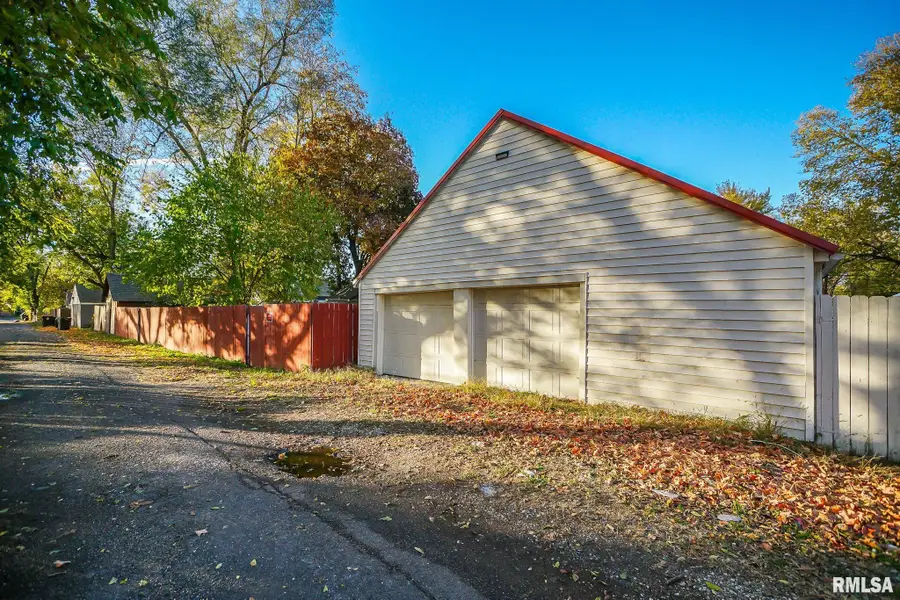 2000 W Antoinette Street, Peoria, IL 61605 - #2