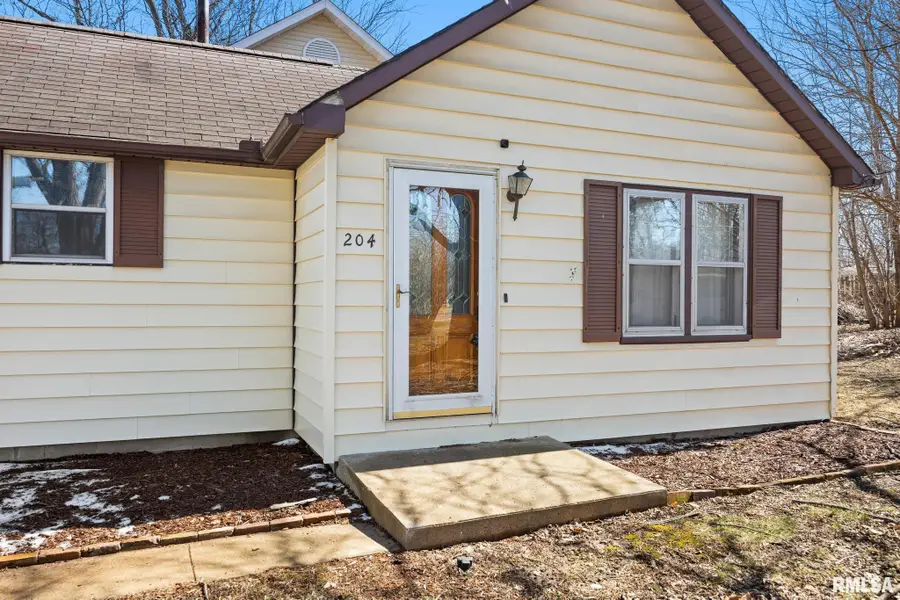 204 S Park Avenue, Manito, IL 61546 - #3