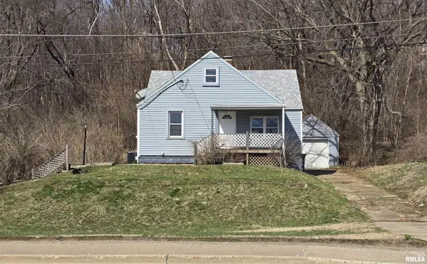 1915 E Washington Street, East Peoria, IL 61611