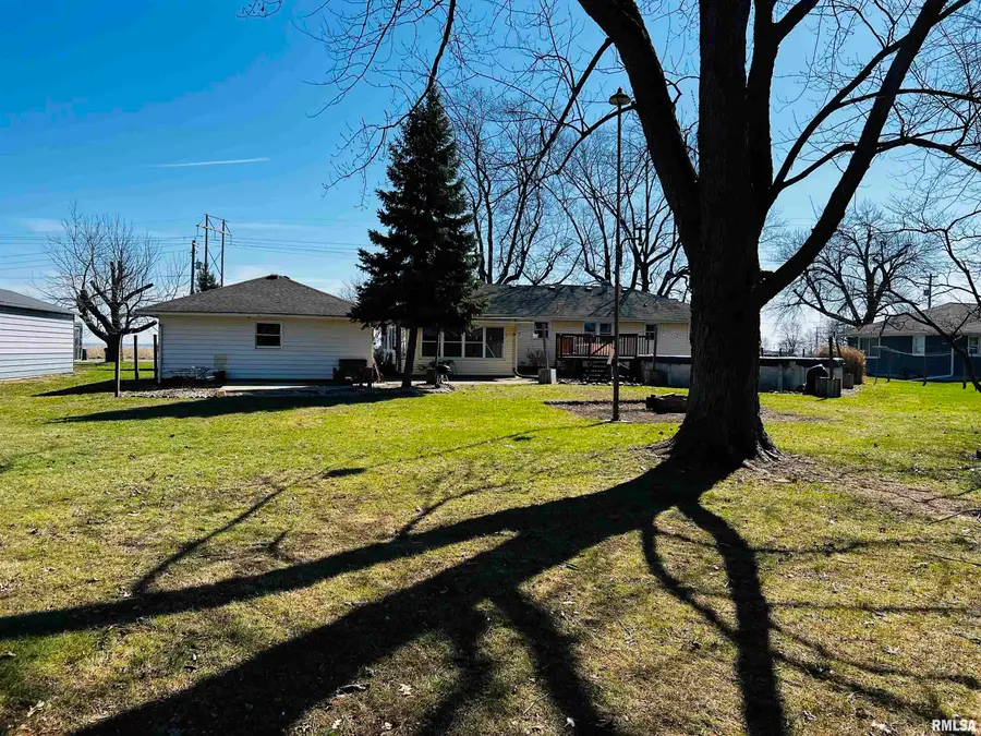 709 S East Avenue, Manito, IL 61546 - #2