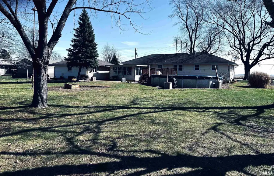 709 S East Avenue, Manito, IL 61546 - #3